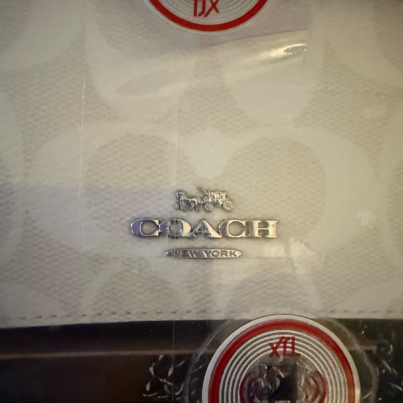 NWT Coach Boxed Mini Wallet On Chain In Signature Canvas Glacier White /2 charms - Picture 13 of 14